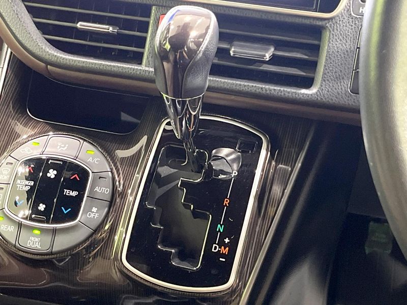 2019 Toyota Esquire DBA-ZRR80G (UW-6a93a1783b020)[29]