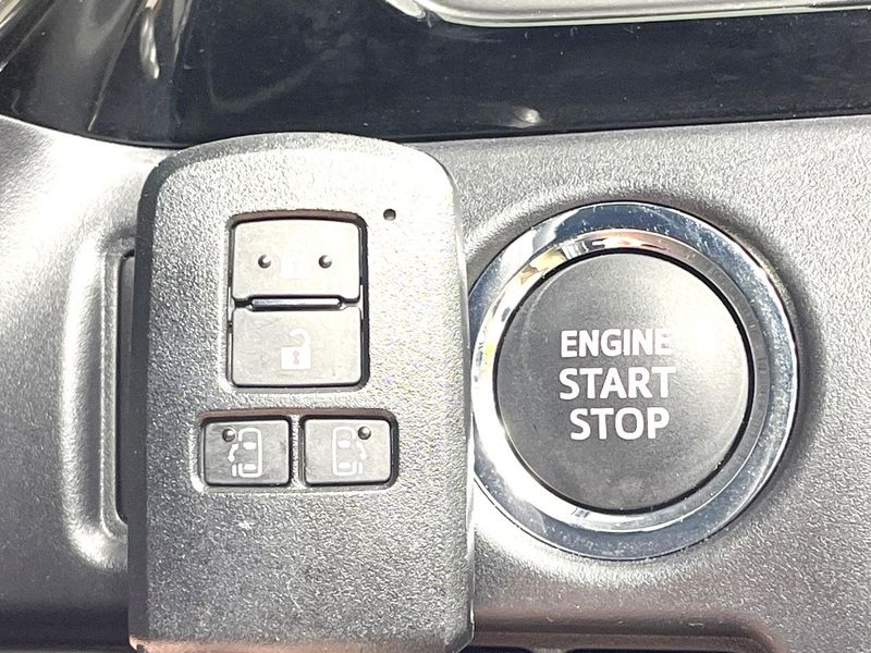 2021 Toyota Voxy 3BA-ZRR80W (UW-6a93a17b014c8)[12]