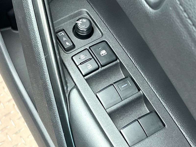 2025 Toyota Corolla Cross 6AA-ZVG13 (UW-6a93a188e0209)[13]