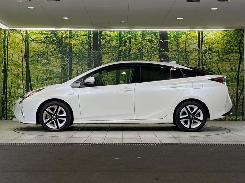2017 Toyota Prius DAA-ZVW50 (UW-6a93a19622f04)[12]