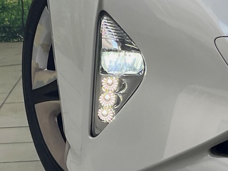 2017 Toyota Prius DAA-ZVW50 (UW-6a93a19622f04)[26]