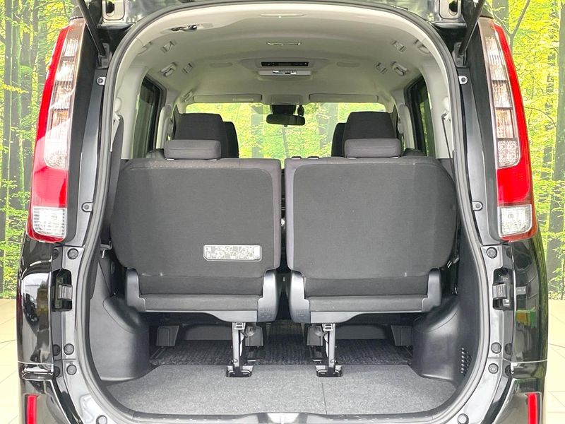 2016 Toyota Noah DAA-ZWR80G (UW-6a93a1aaa4f40)[9]