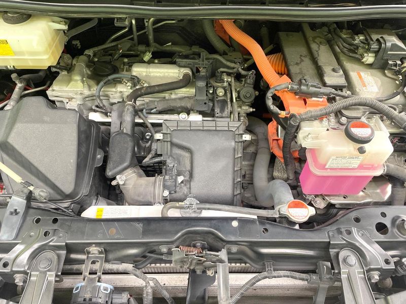 2016 Toyota Noah DAA-ZWR80G (UW-6a93a1aaa4f40)[4]