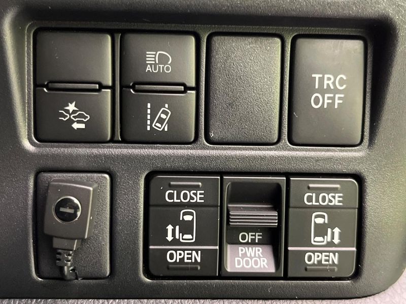 2019 Toyota Voxy DAA-ZWR80W (UW-6a93a1ad9e962)[7]