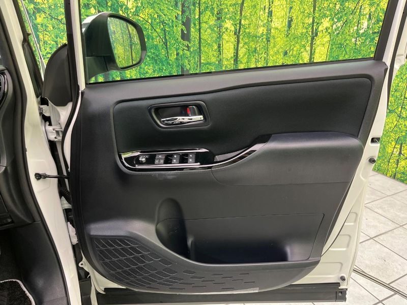 2019 Toyota Voxy DAA-ZWR80W (UW-6a93a1ad9e962)[4]