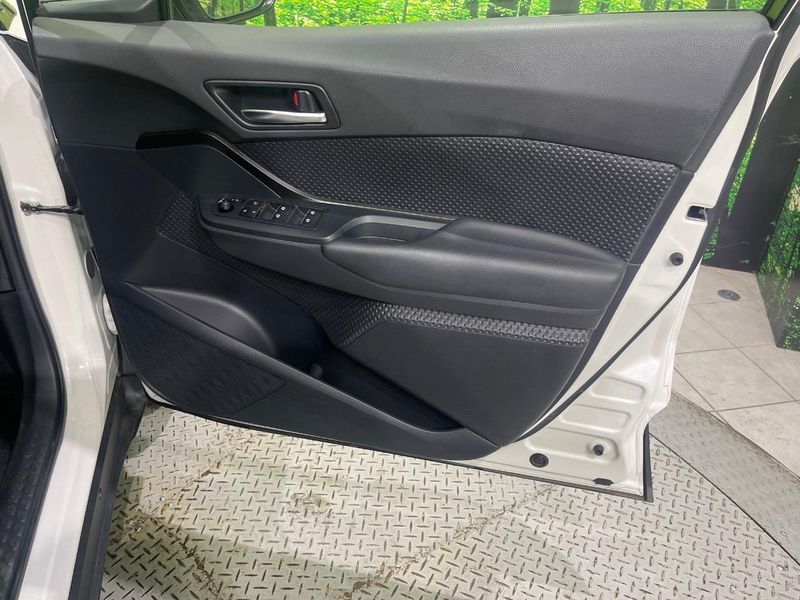 2017 Toyota C-HR DAA-ZYX10 (UW-6a93a1c00f662)[15]