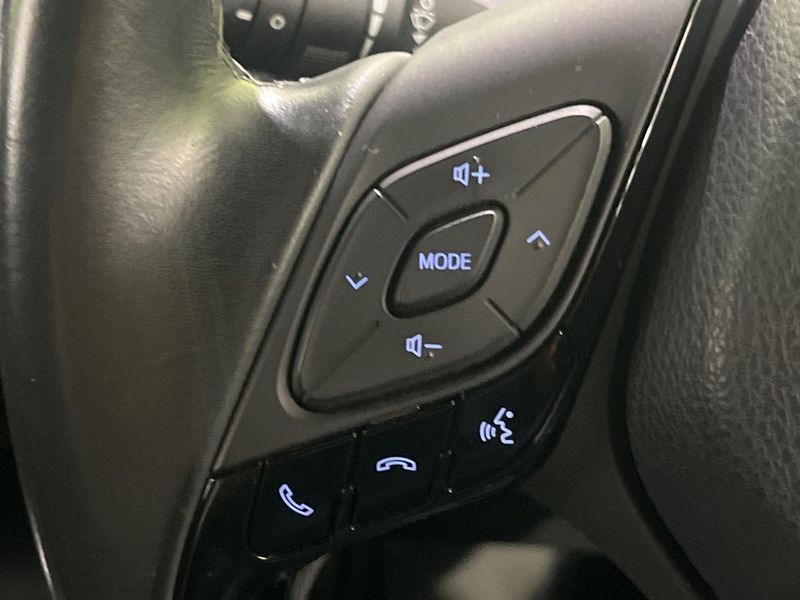 2017 Toyota C-HR DAA-ZYX10 (UW-6a93a1c00f662)[28]