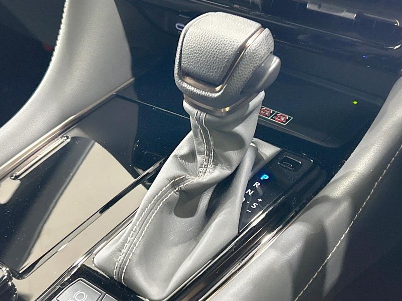 2023 Toyota Alphard Hybrid 6AA-AAHH40W (UW-6a94ef0a1f350)[28]