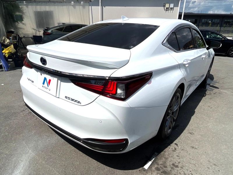 2020 Lexus ES 6AA-AXZH10 (UW-6a94ef6430612)[27]