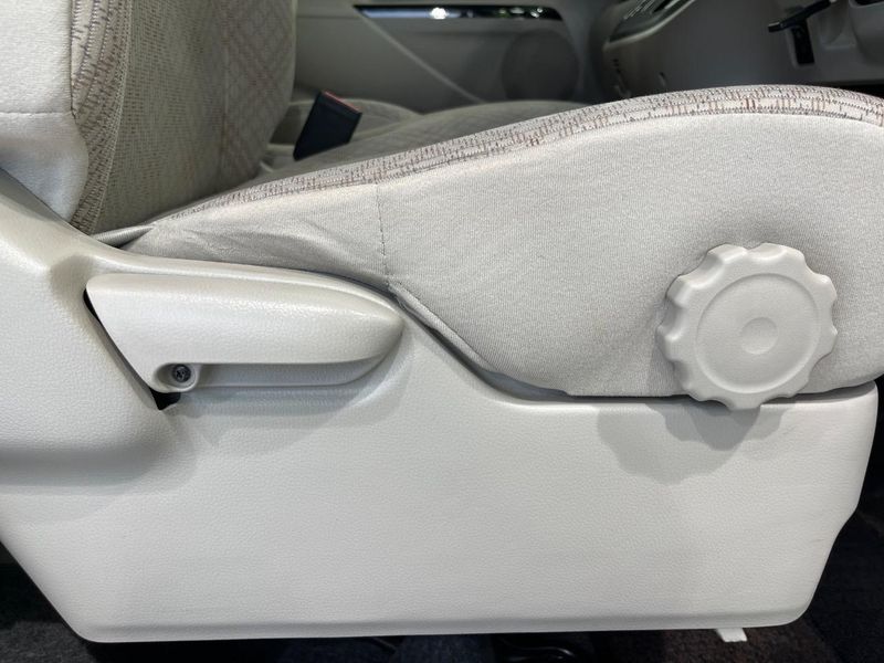 2018 Mitsubishi eK Space DBA-B11A (UW-6a94ef762c0e0)[27]