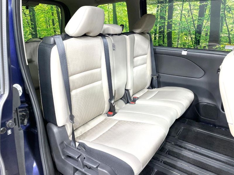 2016 Nissan Serena DAA-GFC27 (UW-6a94f0026f79c)[16]