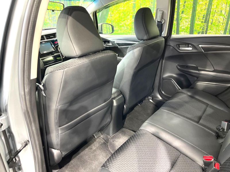 2015 Honda Fit Hybrid DAA-GP5 (UW-6a94f01eb79f4)[22]