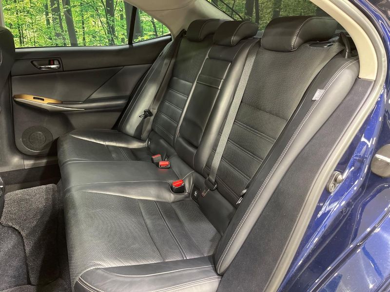 2013 Lexus IS DBA-GSE35 (UW-6a94f028cc82d)[22]