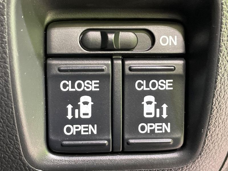 2017 Honda N-BOX CUSTOM DBA-JF1 (UW-6a94f083e691e)[8]