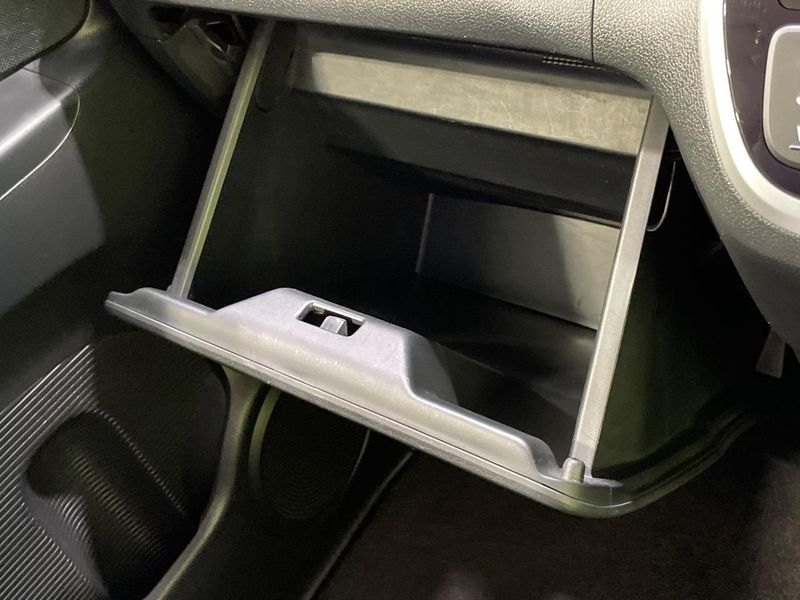 2017 Honda N-BOX CUSTOM DBA-JF1 (UW-6a94f083e691e)[21]