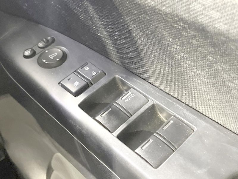 2015 Honda N-BOX CUSTOM DBA-JF1 (UW-6a94f085d54e5)[29]
