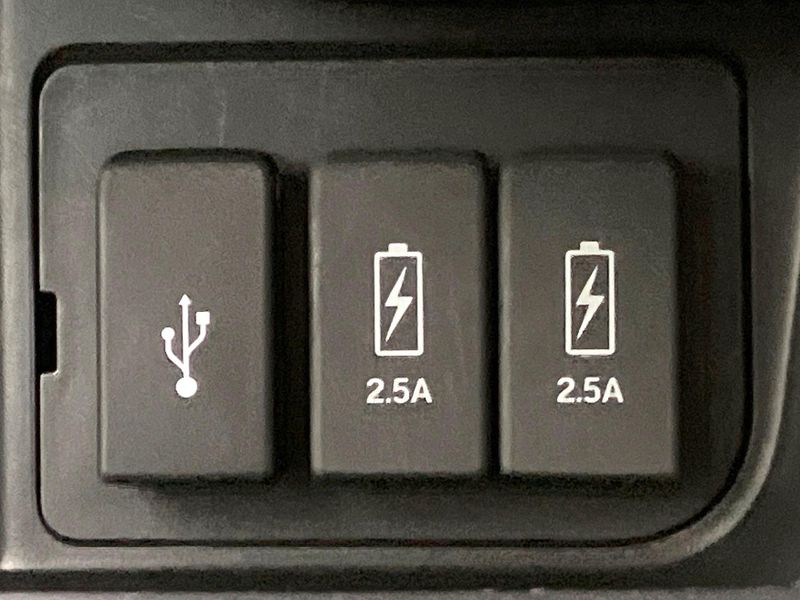 2017 Honda N-BOX CUSTOM DBA-JF3 (UW-6a94f09ae5074)[23]