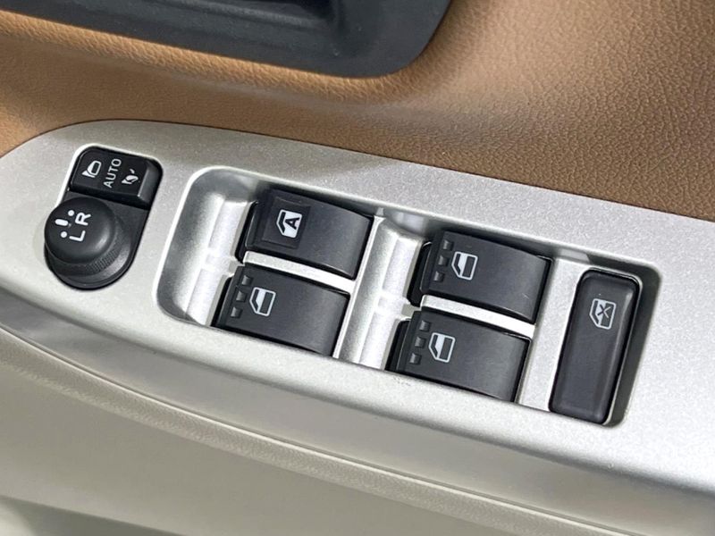2015 Daihatsu Cast DBA-LA250S (UW-6a94f10a9f18a)[7]