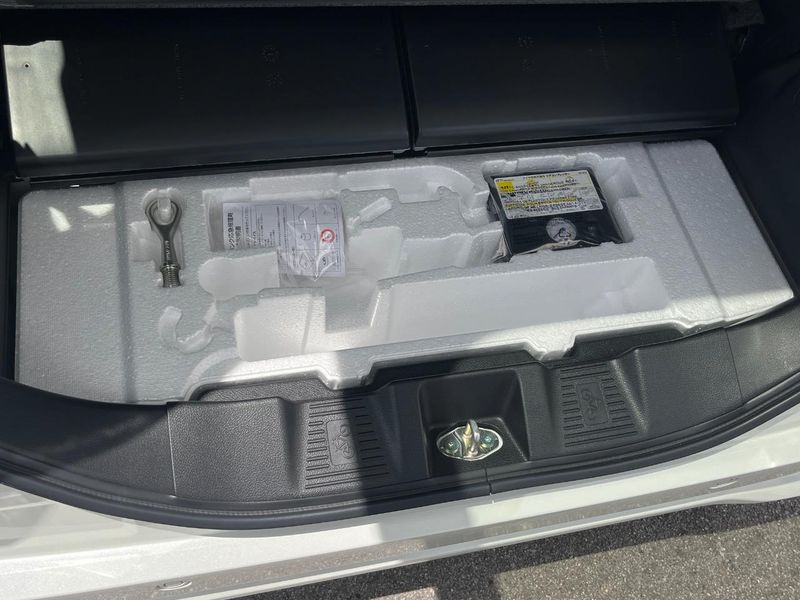 2025 Suzuki Spacia Custom 5AA-MK94S (UW-6a94f1a226ab9)[28]
