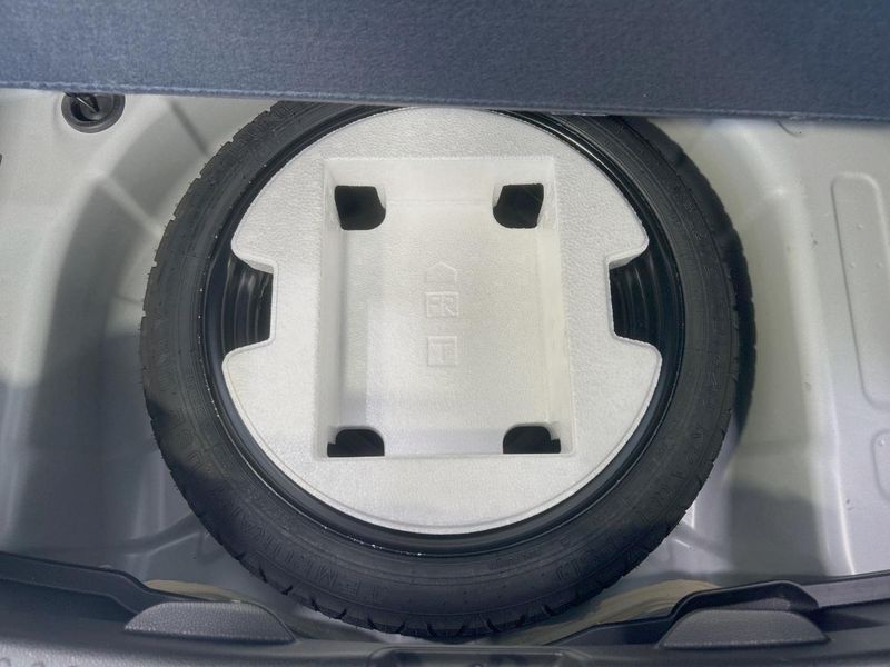 2021 Toyota Yaris 6AA-MXPH10 (UW-6a94f1e27fbfd)[12]