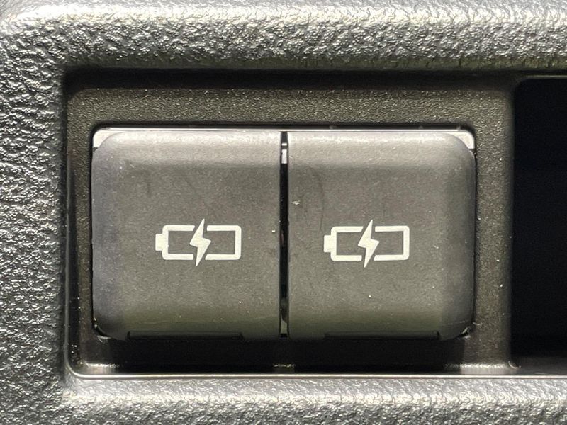 2023 Toyota Voxy 6BA-MZRA90W (UW-6a94f2210abc4)[24]