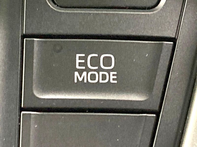 2024 Toyota Voxy 6BA-MZRA90W (UW-6a94f22630f8f)[22]
