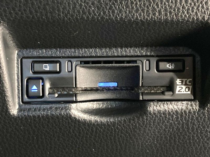 2024 Toyota Voxy 6BA-MZRA90W (UW-6a94f22630f8f)[15]
