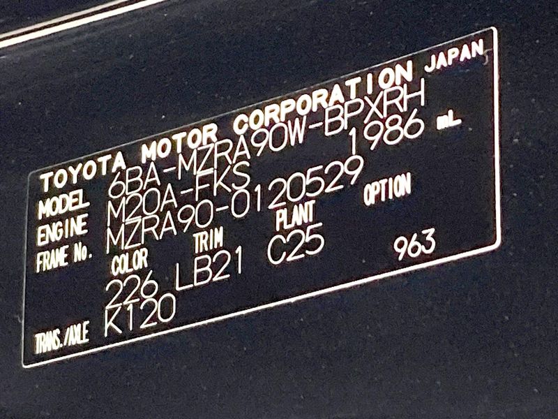 2024 Toyota Voxy 6BA-MZRA90W (UW-6a94f22630f8f)[1]