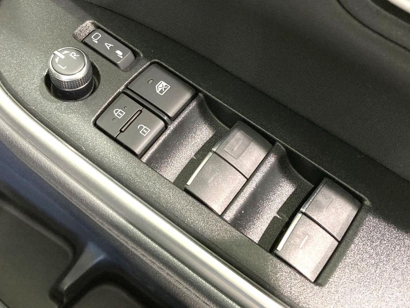 2024 Toyota Voxy 6BA-MZRA90W (UW-6a94f22630f8f)[12]