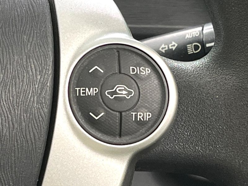 2013 Toyota Aqua DAA-NHP10 (UW-6a94f22f4ba43)[23]
