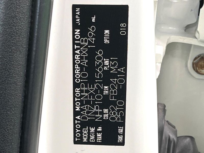 2013 Toyota Aqua DAA-NHP10 (UW-6a94f22f4ba43)[1]