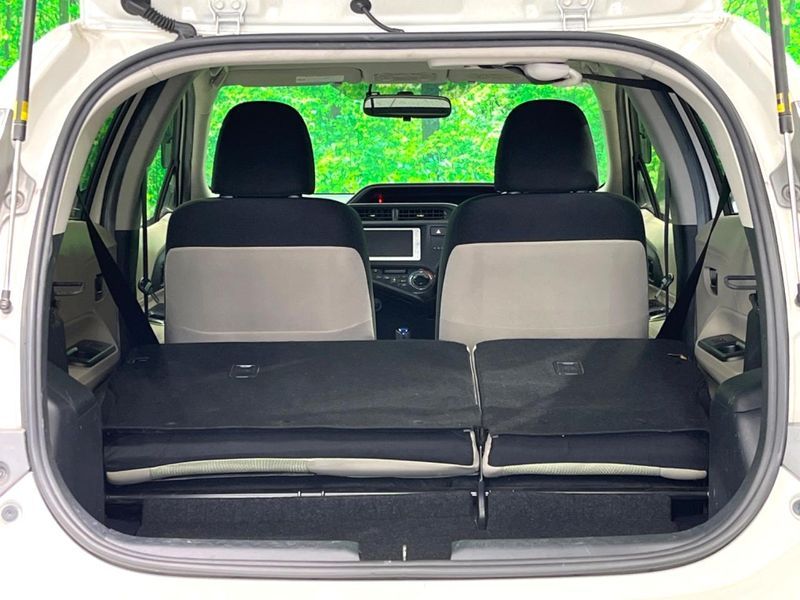 2013 Toyota Aqua DAA-NHP10 (UW-6a94f22f4ba43)[13]