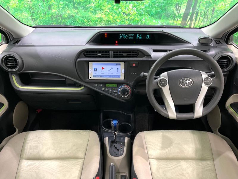 2013 Toyota Aqua DAA-NHP10 (UW-6a94f22f4ba43)[17]