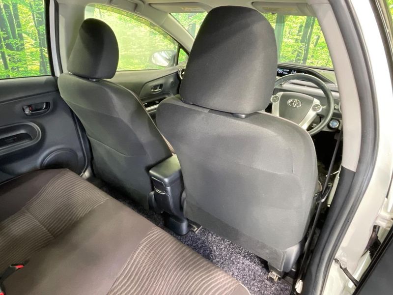 2015 Toyota Aqua DAA-NHP10 (UW-6a94f23322c98)[26]