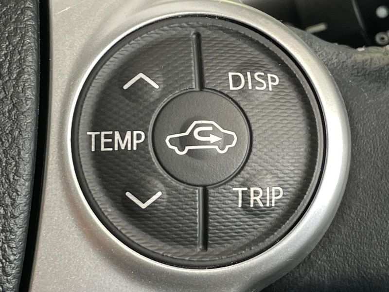 2015 Toyota Aqua DAA-NHP10 (UW-6a94f23322c98)[16]