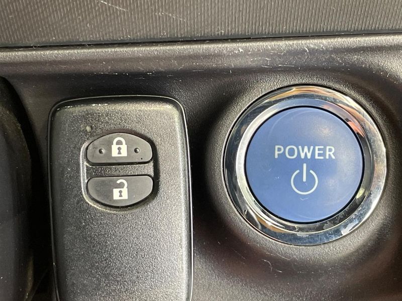 2015 Toyota Aqua DAA-NHP10 (UW-6a94f23322c98)[11]