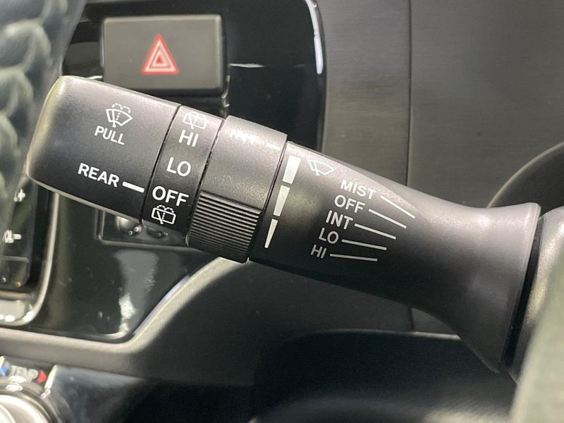 2015 Toyota Aqua DAA-NHP10 (UW-6a94f23322c98)[13]