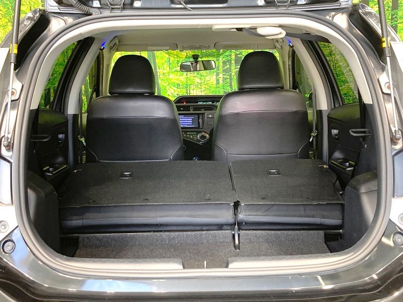 2014 Toyota Aqua DAA-NHP10 (UW-6a94f23872cb3)[10]