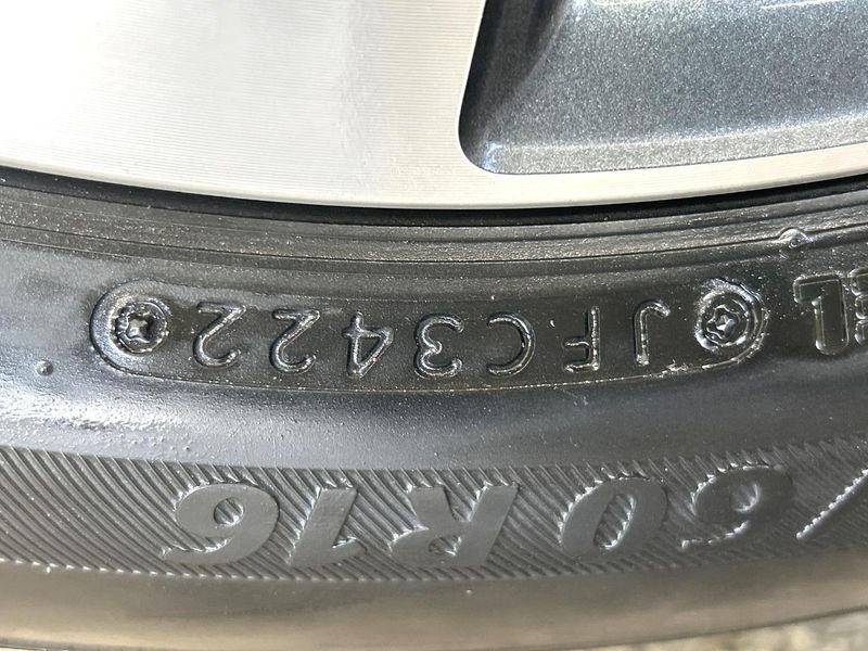 2017 Toyota Aqua DAA-NHP10H (UW-6a94f23d666ec)[19]