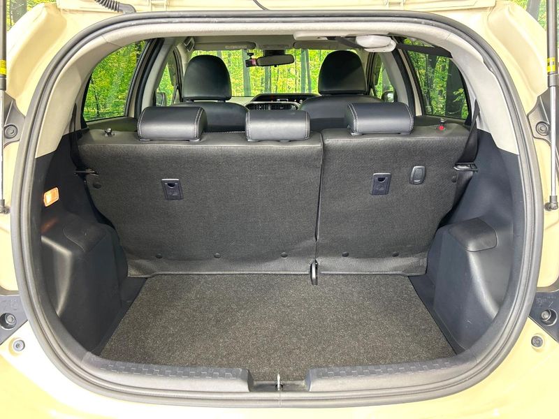 2017 Toyota Aqua DAA-NHP10H (UW-6a94f23d666ec)[27]