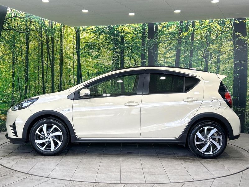 2017 Toyota Aqua DAA-NHP10H (UW-6a94f23d666ec)[5]