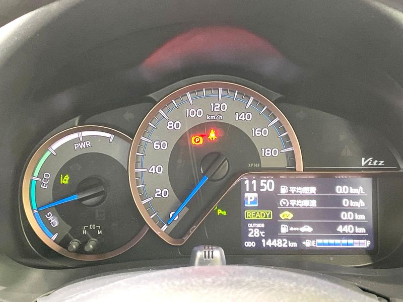 2018 Toyota Vitz DAA-NHP130 (UW-6a94f24177e74)[24]