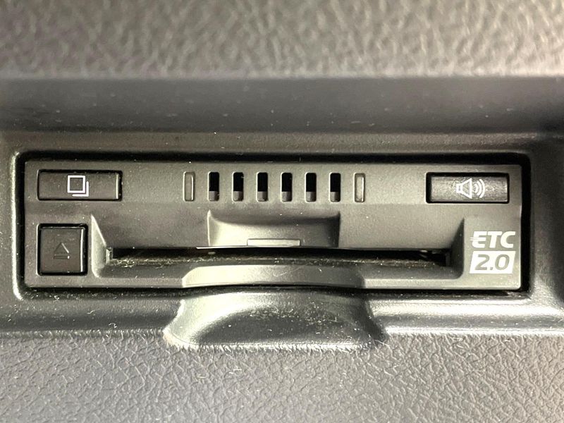 2018 Toyota Vitz DAA-NHP130 (UW-6a94f24177e74)[10]