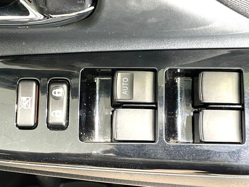 2018 Toyota Vitz DAA-NHP130 (UW-6a94f24177e74)[8]
