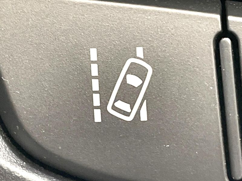 2018 Toyota Vitz DAA-NHP130 (UW-6a94f24177e74)[11]