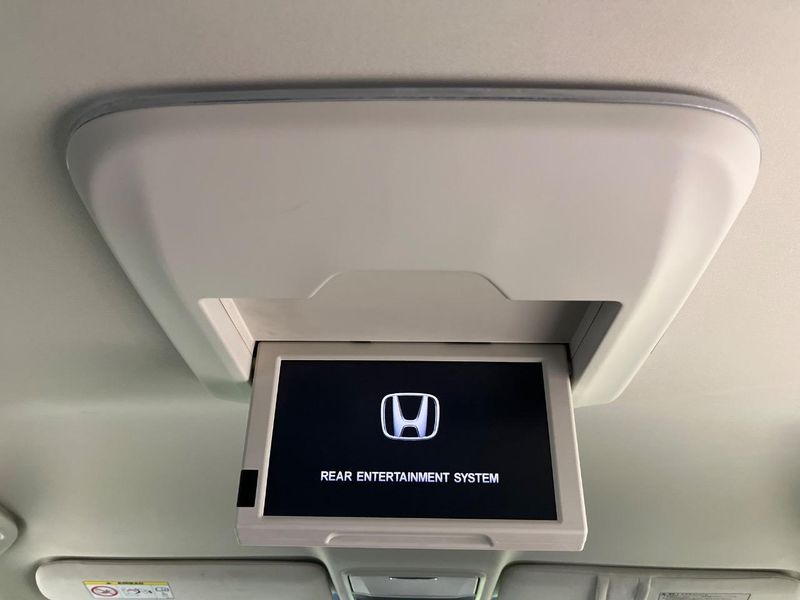 2014 Honda Odyssey DBA-RC1 (UW-6a94f258419b1)[18]