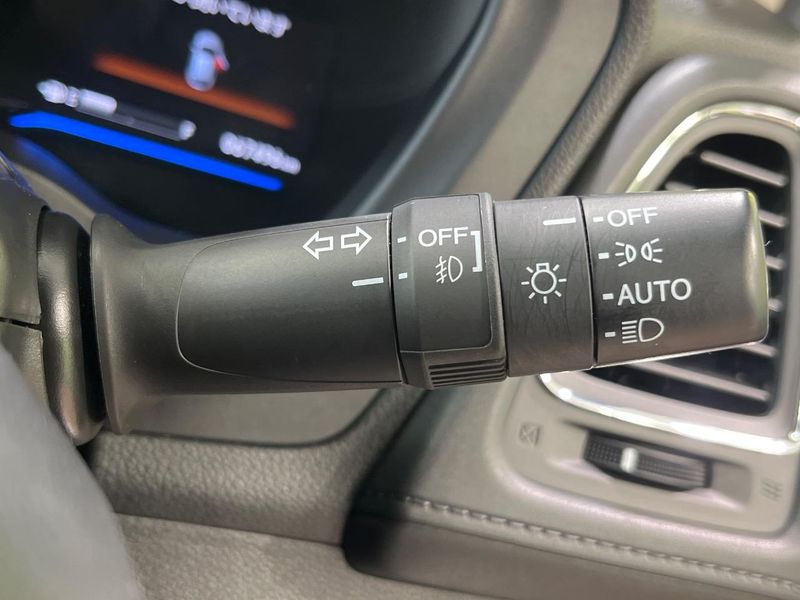 2015 Honda Vezel DAA-RU3 (UW-6a94f2675d932)[27]