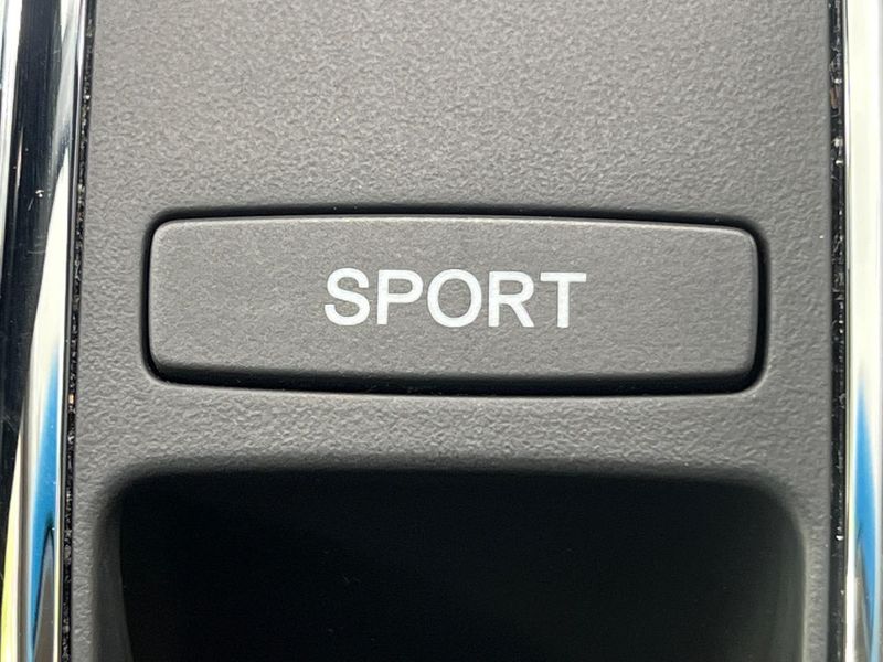 2015 Honda Vezel DAA-RU3 (UW-6a94f2675d932)[16]