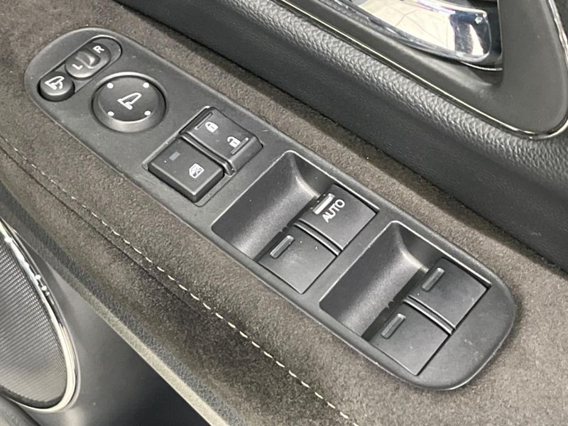2017 Honda Vezel DAA-RU3 (UW-6a94f26ab4569)[28]