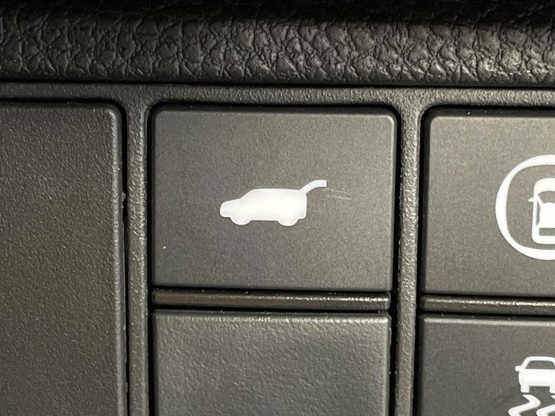 2022 Honda Vezel 6AA-RV5 (UW-6a94f2743f615)[19]
